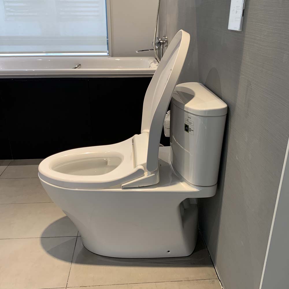 Bồn cầu TOTO CS767RE4 2 khối nắp rửa cơ TCW1211A