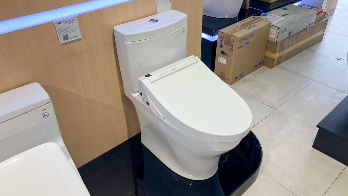 Bồn cầu TOTO CS769CDRW15 2 khối nắp điện tử Washlet C5 TCF24460AAA giấu dây