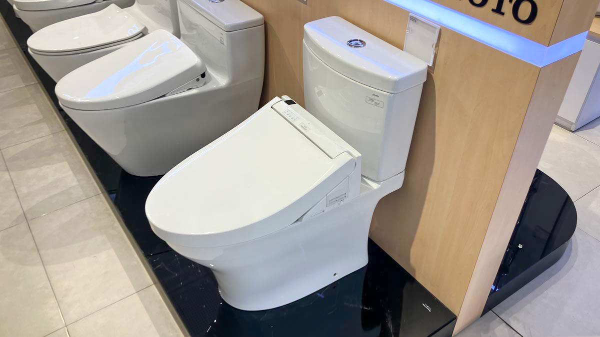 Bồn cầu TOTO CS769CDRW15 2 khối nắp điện tử Washlet C5 TCF24460AAA giấu dây