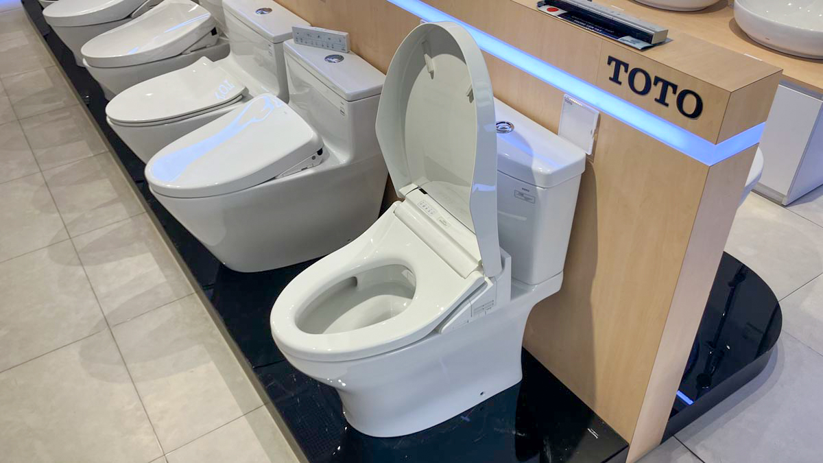 Bồn cầu TOTO CS769CDRW15 2 khối nắp điện tử Washlet C5 TCF24460AAA giấu dây