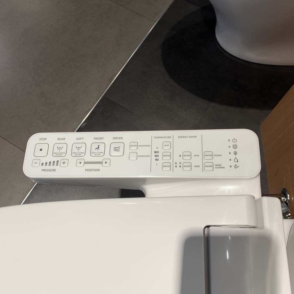 Bồn cầu TOTO CS769CDRW17 2 khối nắp điện tử Washlet C2 TCF23460AAA giấu dây