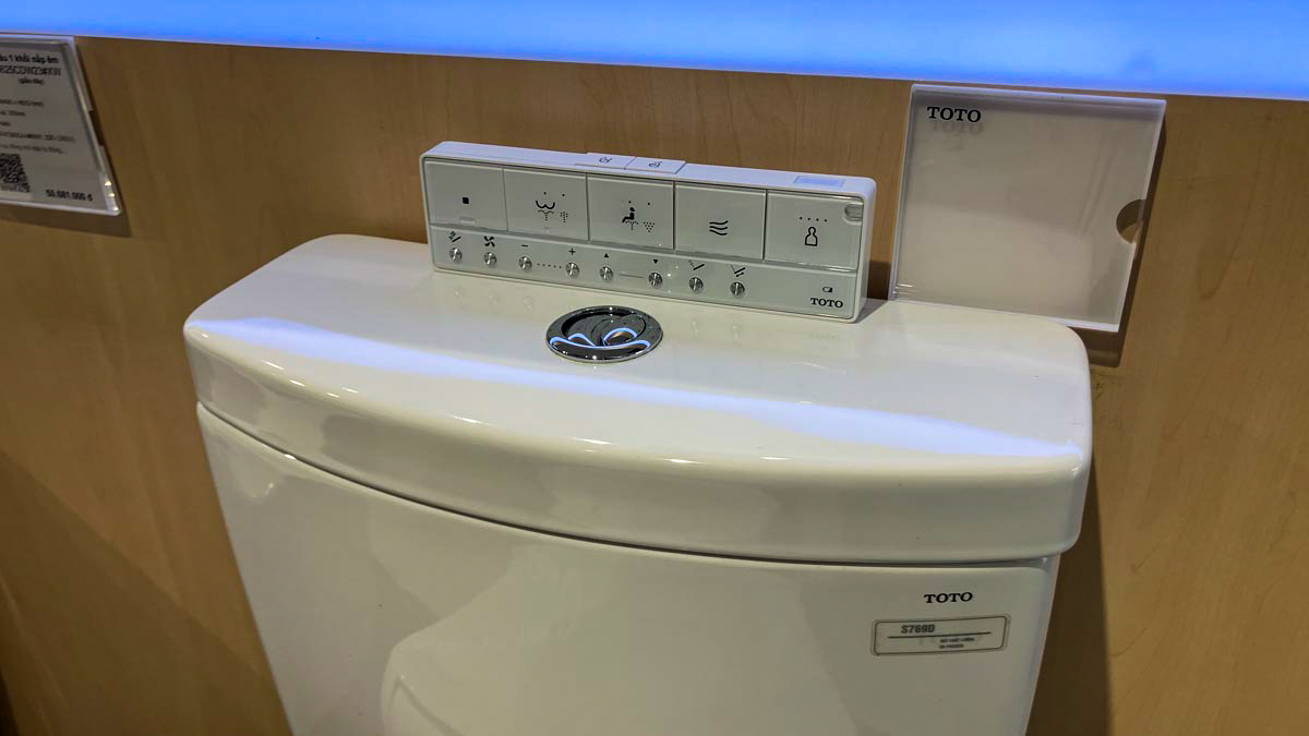 Bồn cầu TOTO CS769CDRW23 2 khối nắp điện tử Washlet S7 TCF47360GAA giấu dây