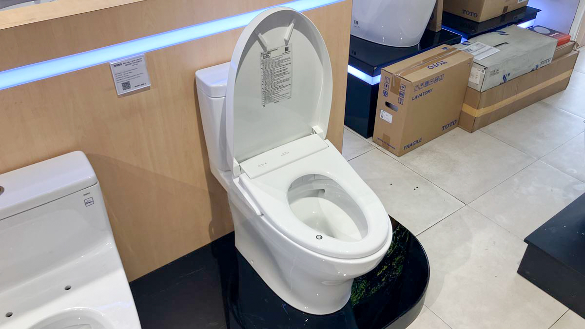 Bồn cầu TOTO CS769CDRW23 2 khối nắp điện tử Washlet S7 TCF47360GAA giấu dây