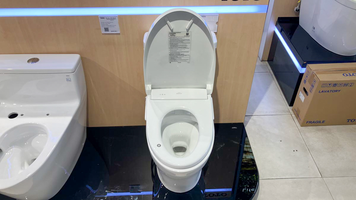 Bồn cầu TOTO CS769CDRW23 2 khối nắp điện tử Washlet S7 TCF47360GAA giấu dây
