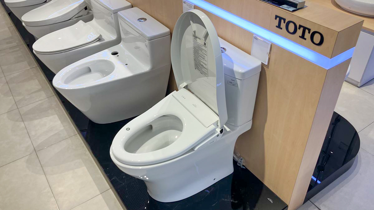 Bồn cầu TOTO CS769CDRW23 2 khối nắp điện tử Washlet S7 TCF47360GAA giấu dây