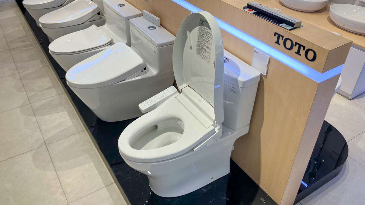 Bồn cầu TOTO CS769CDRW24 2 khối nắp điện tử Washlet S2 TCF33461GAA giấu dây