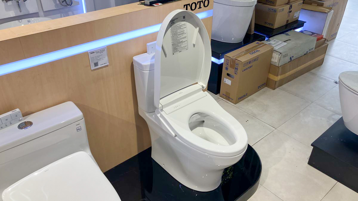 Bồn cầu TOTO CS769CDRW25 2 khối nắp điện tử Washlet S5 TCF34461GAA giấu dây