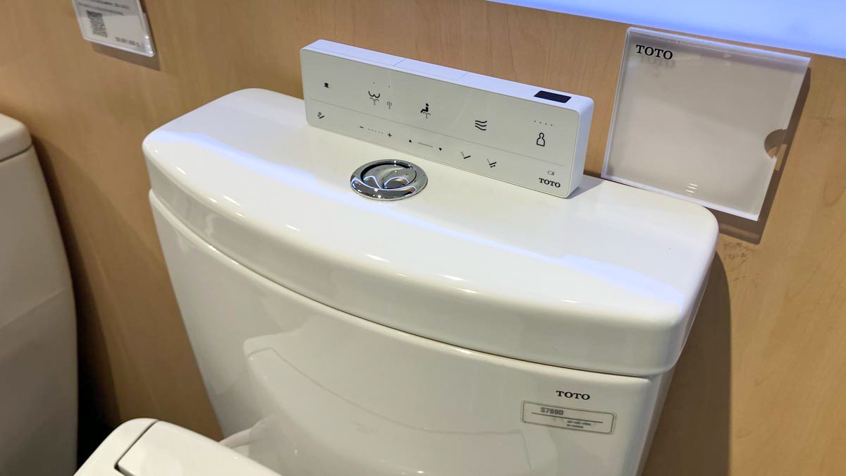 Bồn cầu TOTO CS769CDRW25 2 khối nắp điện tử Washlet S5 TCF34461GAA giấu dây