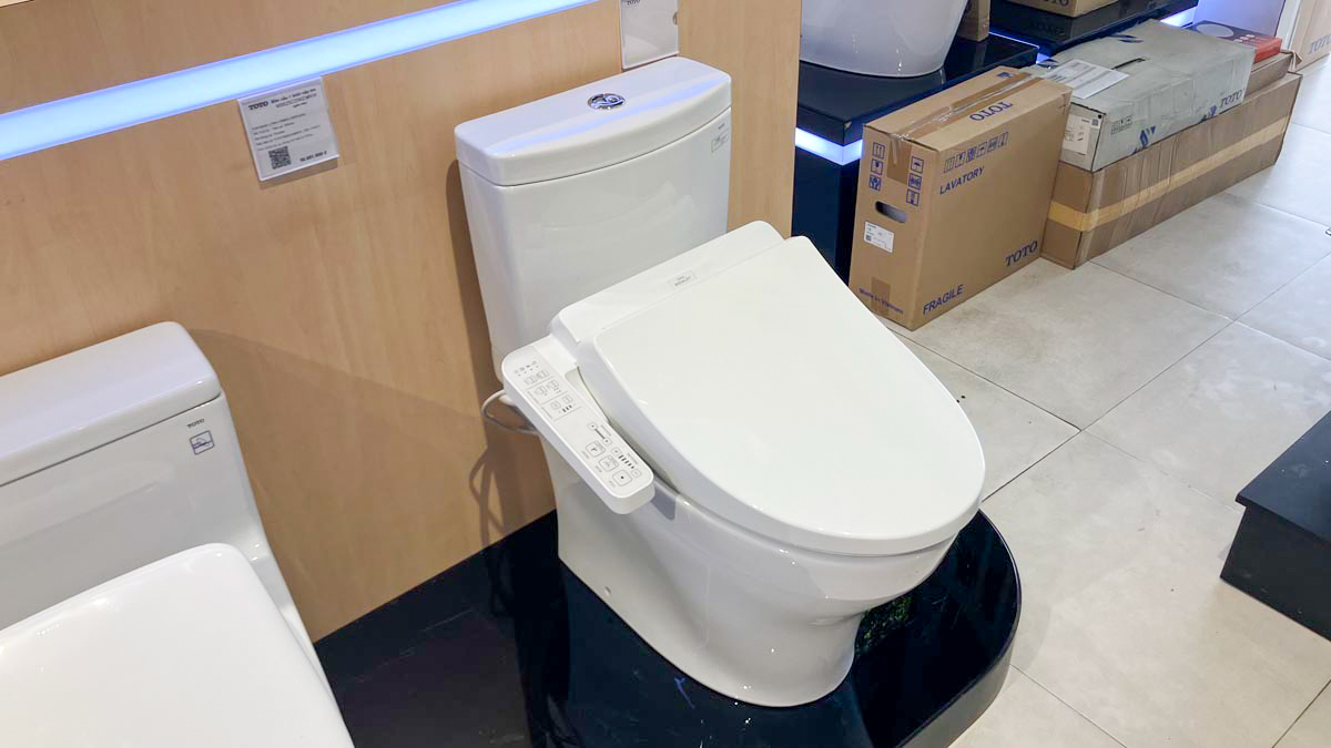 Bồn cầu TOTO CS769DRW18 2 khối nắp điện tử TCF23710AAA Washlet C2 cơ bản