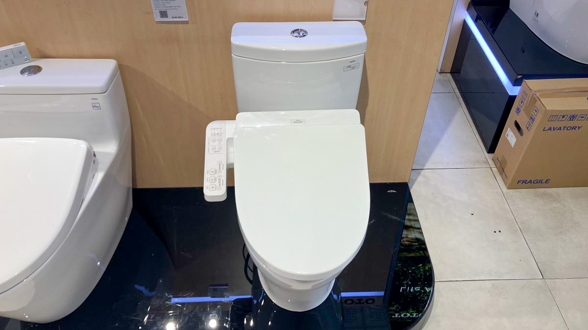Bồn cầu TOTO CS769DRW18 2 khối nắp điện tử TCF23710AAA Washlet C2 cơ bản