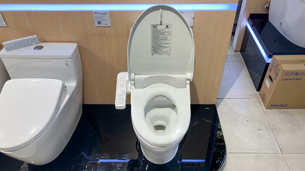 Bồn cầu TOTO CS769DRW18 2 khối nắp điện tử TCF23710AAA Washlet C2 cơ bản