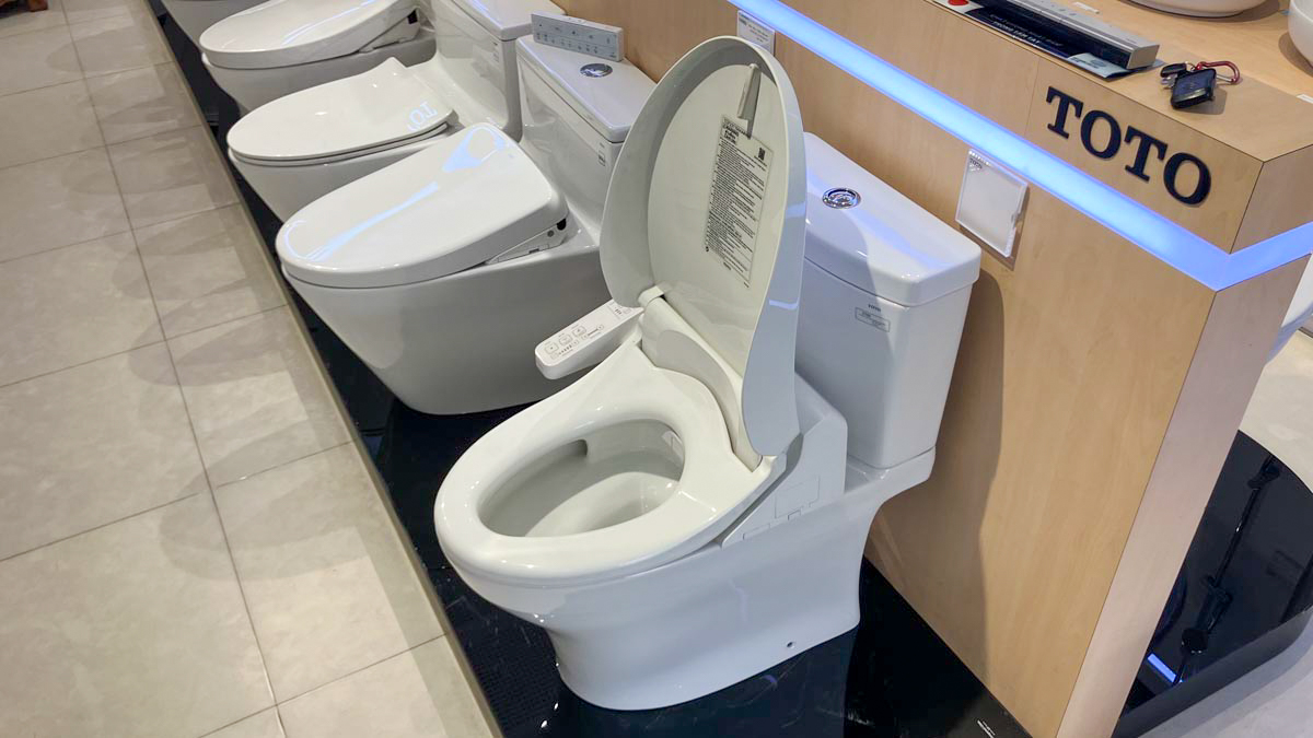 Bồn cầu TOTO CS769DRW18 2 khối nắp điện tử TCF23710AAA Washlet C2 cơ bản