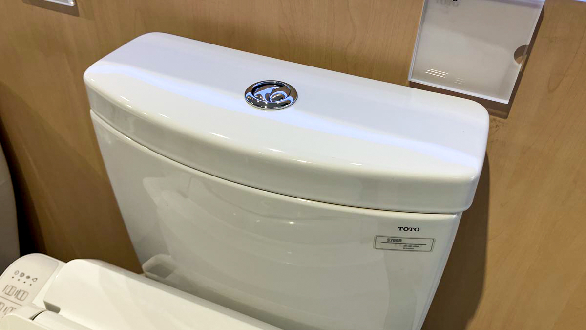 Bồn cầu TOTO CS769DRW18 2 khối nắp điện tử TCF23710AAA Washlet C2 cơ bản