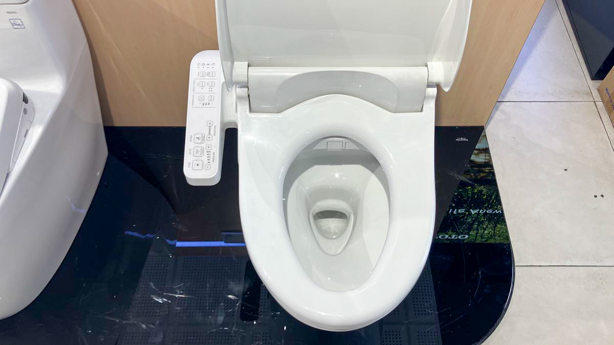 Bồn cầu TOTO CS769DRW18 2 khối nắp điện tử TCF23710AAA Washlet C2 cơ bản