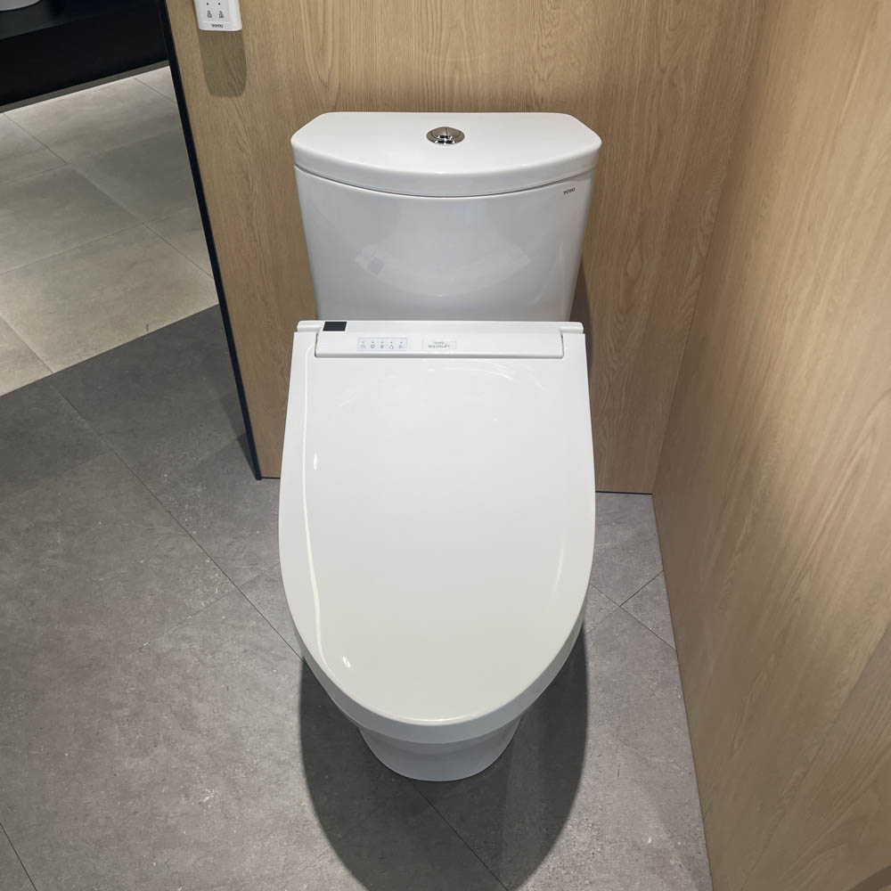 Bồn cầu TOTO CS838CDW15 2 khối nắp điện tử Washlet C5 TCF24460AAA giấu dây