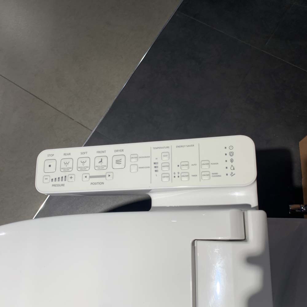 Bồn cầu TOTO CS838CDW17 2 khối nắp điện tử Washlet C2 TCF23460AAA giấu dây