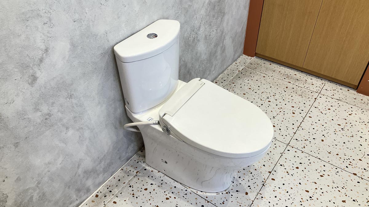 Bồn cầu TOTO CS838DE2 2 khối nắp rửa cơ TCW07S