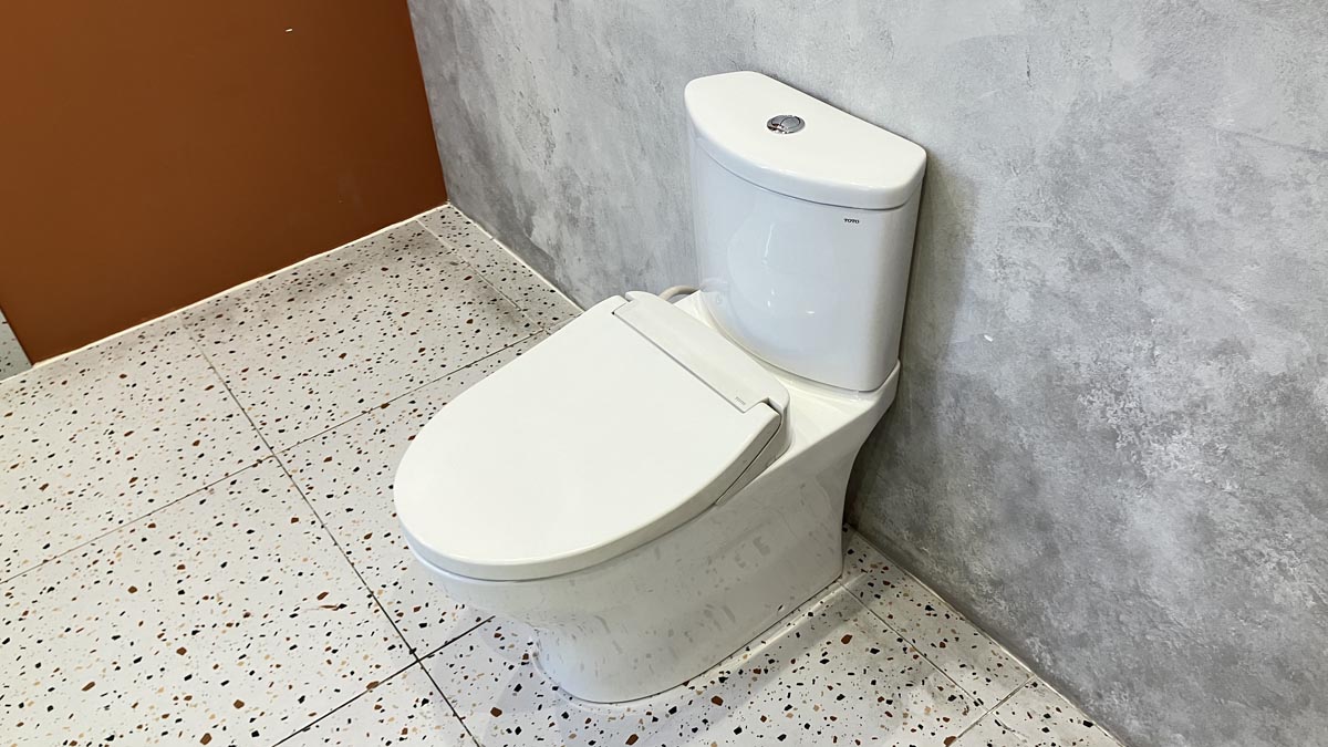 Bồn cầu TOTO CS838DE2 2 khối nắp rửa cơ TCW07S