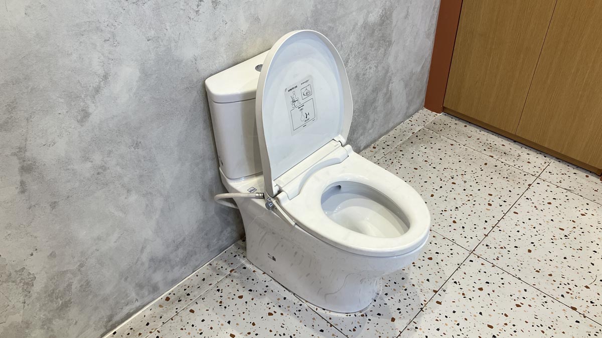 Bồn cầu TOTO CS838DE2 2 khối nắp rửa cơ TCW07S