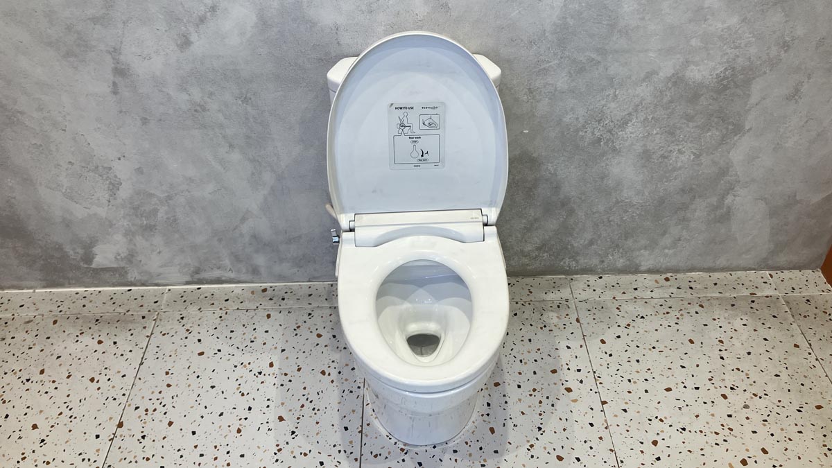 Bồn cầu TOTO CS838DE2 2 khối nắp rửa cơ TCW07S