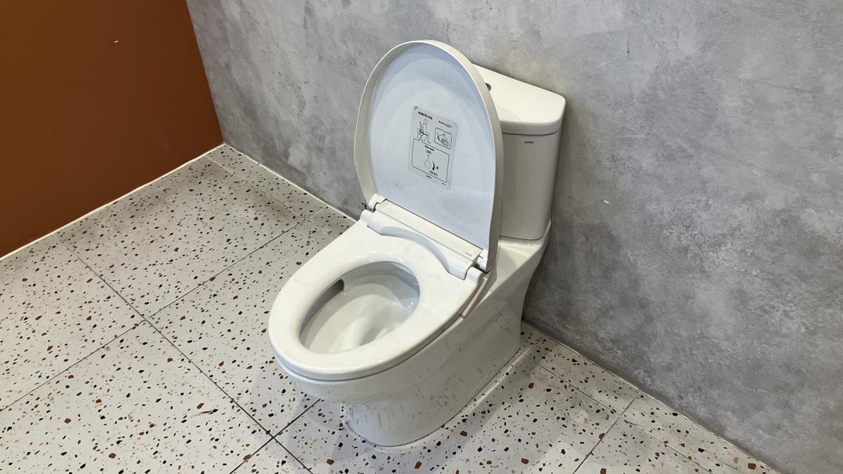 Bồn cầu TOTO CS838DE2 2 khối nắp rửa cơ TCW07S