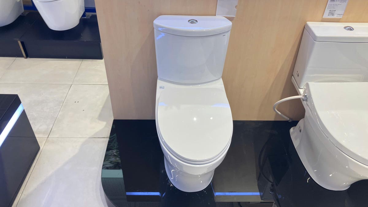 Bồn cầu 2 khối TOTO CS838DT10 nắp đóng êm TC395VS