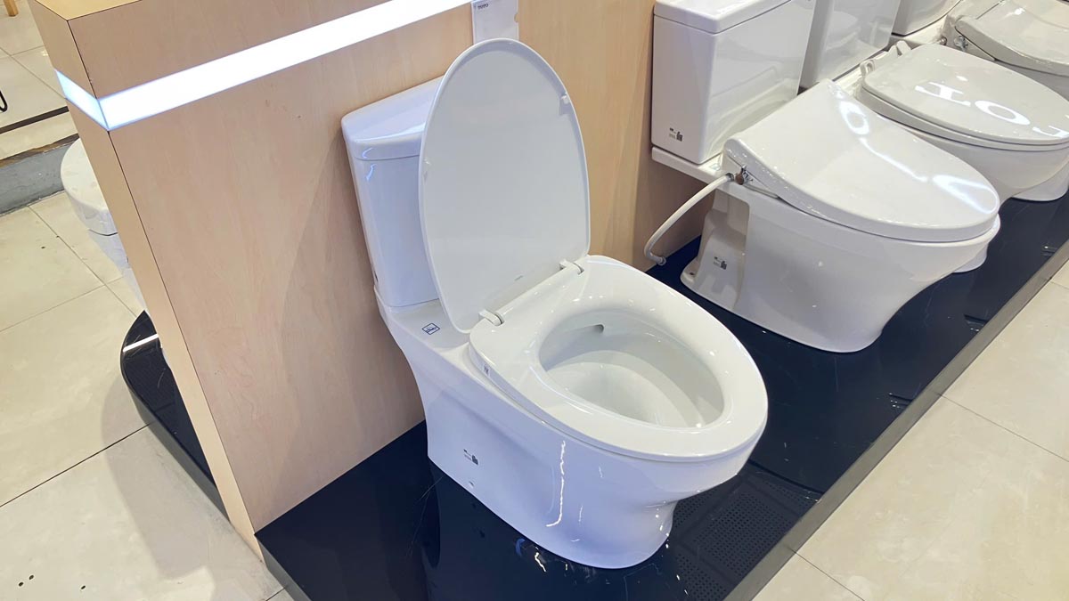 Bồn cầu 2 khối TOTO CS838DT10 nắp đóng êm TC395VS