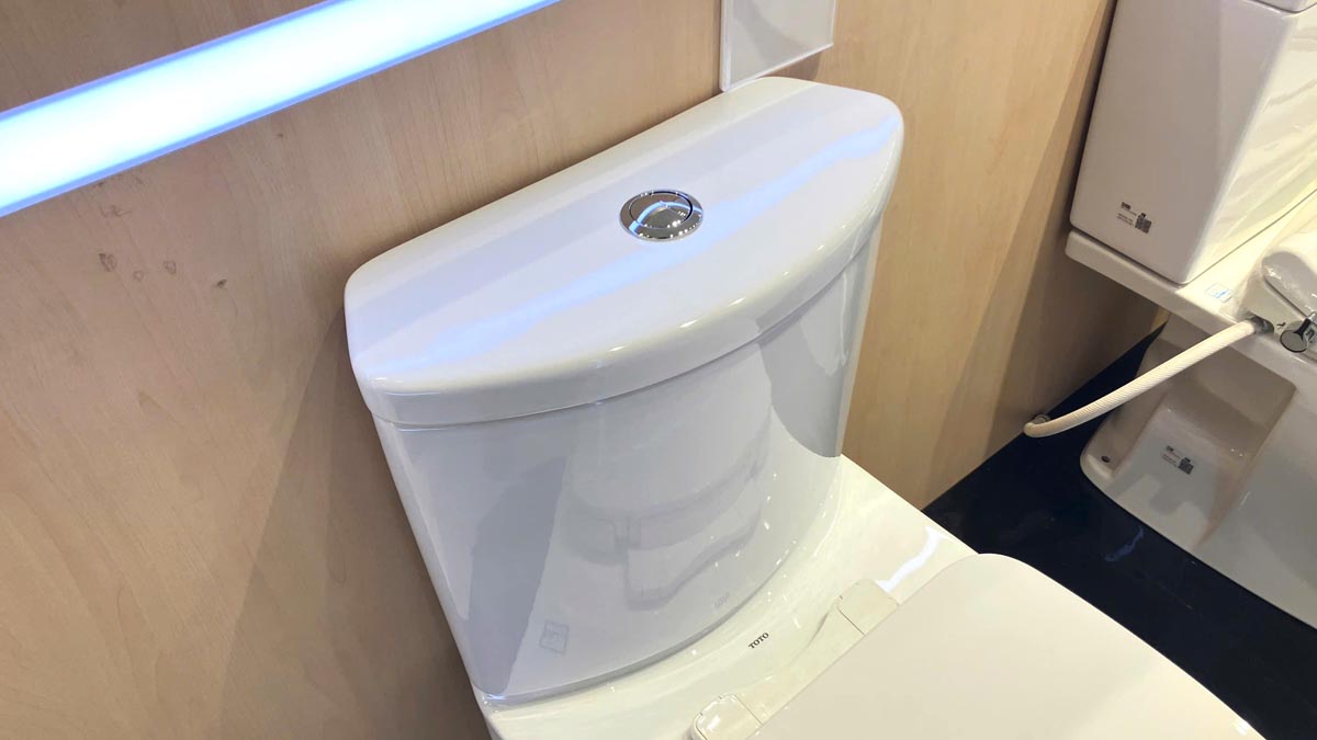 Bồn cầu 2 khối TOTO CS838DT10 nắp đóng êm TC395VS