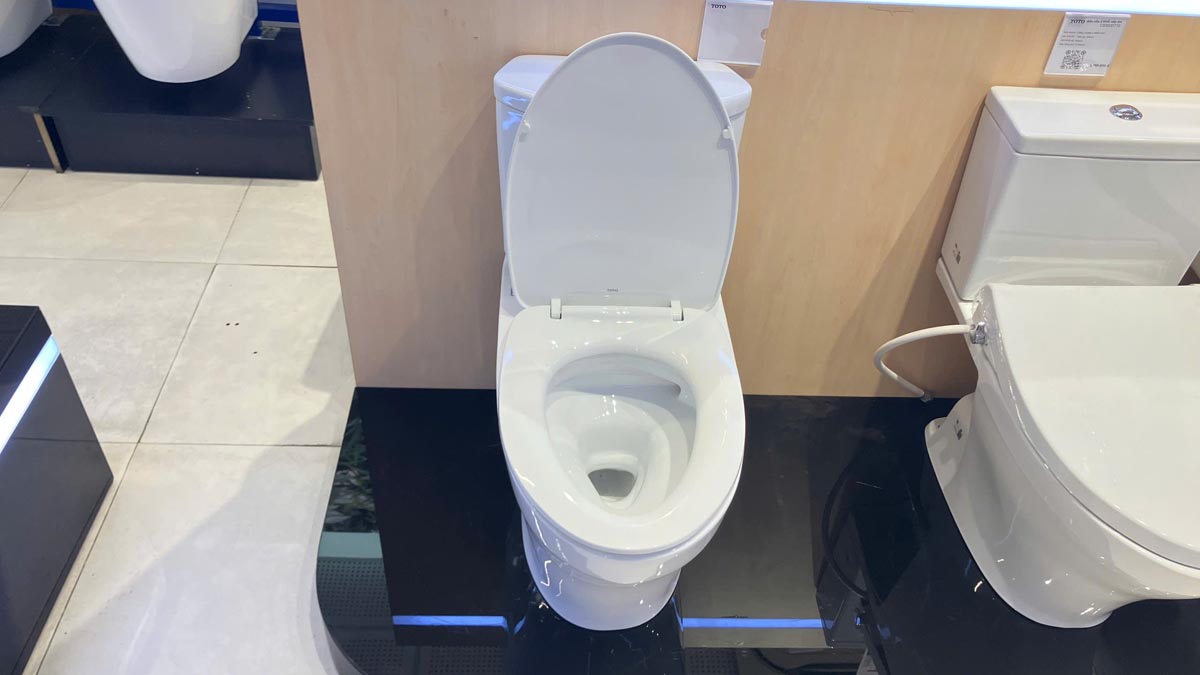 Bồn cầu 2 khối TOTO CS838DT10 nắp đóng êm TC395VS