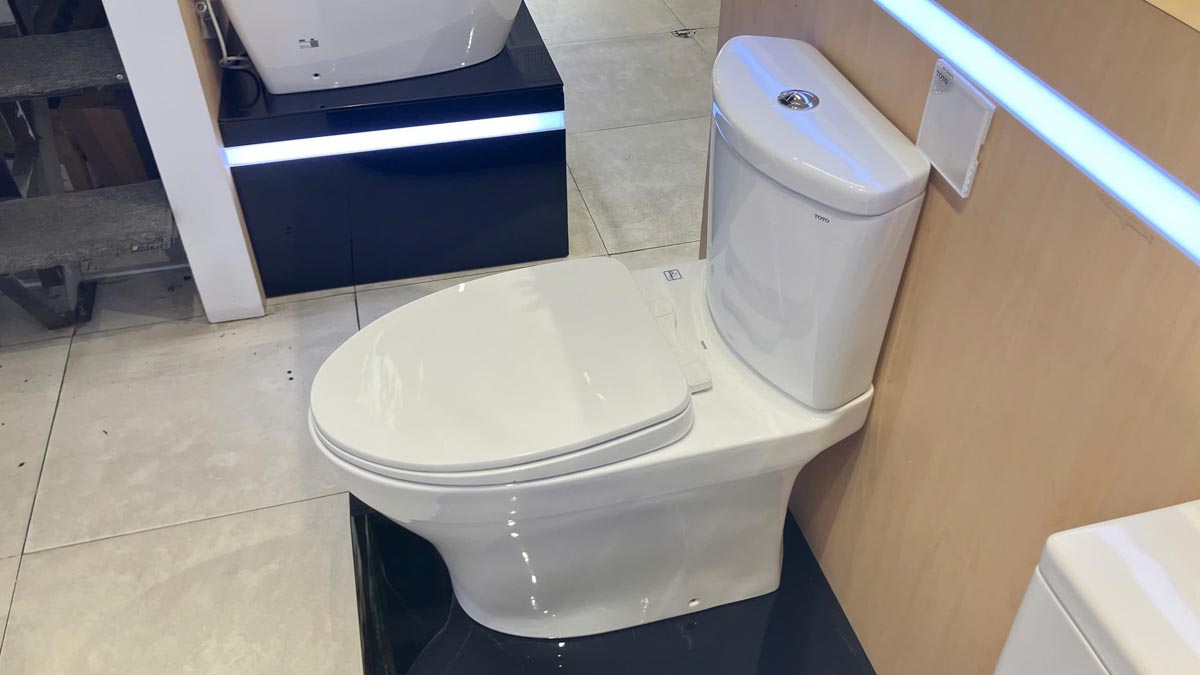 Bồn cầu 2 khối TOTO CS838DT10 nắp đóng êm TC395VS