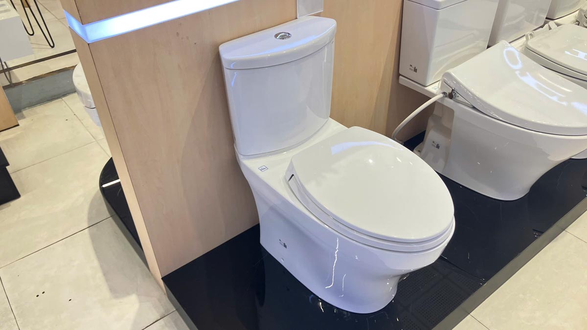 Bồn cầu 2 khối TOTO CS838DT2 nắp đóng êm TC393VS