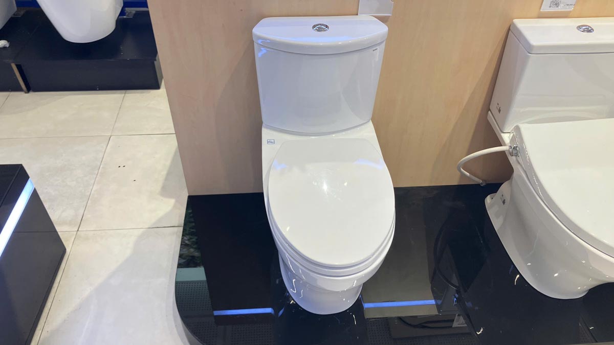 Bồn cầu 2 khối TOTO CS838DT2 nắp đóng êm TC393VS