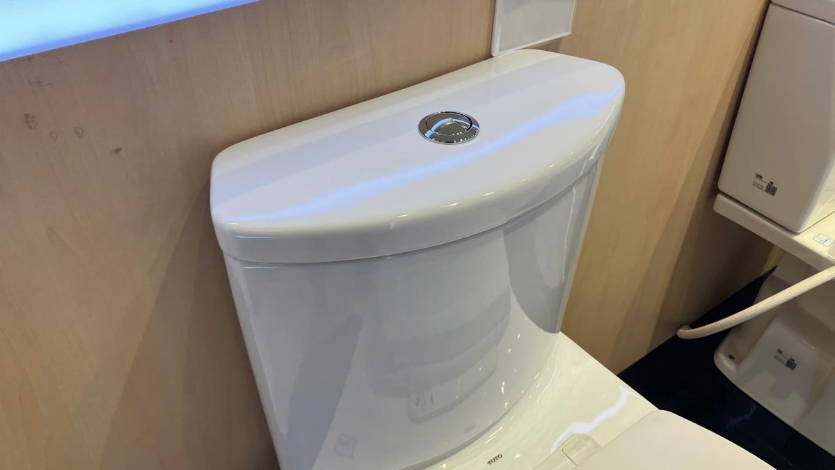 Bồn cầu 2 khối TOTO CS838DT2 nắp đóng êm TC393VS