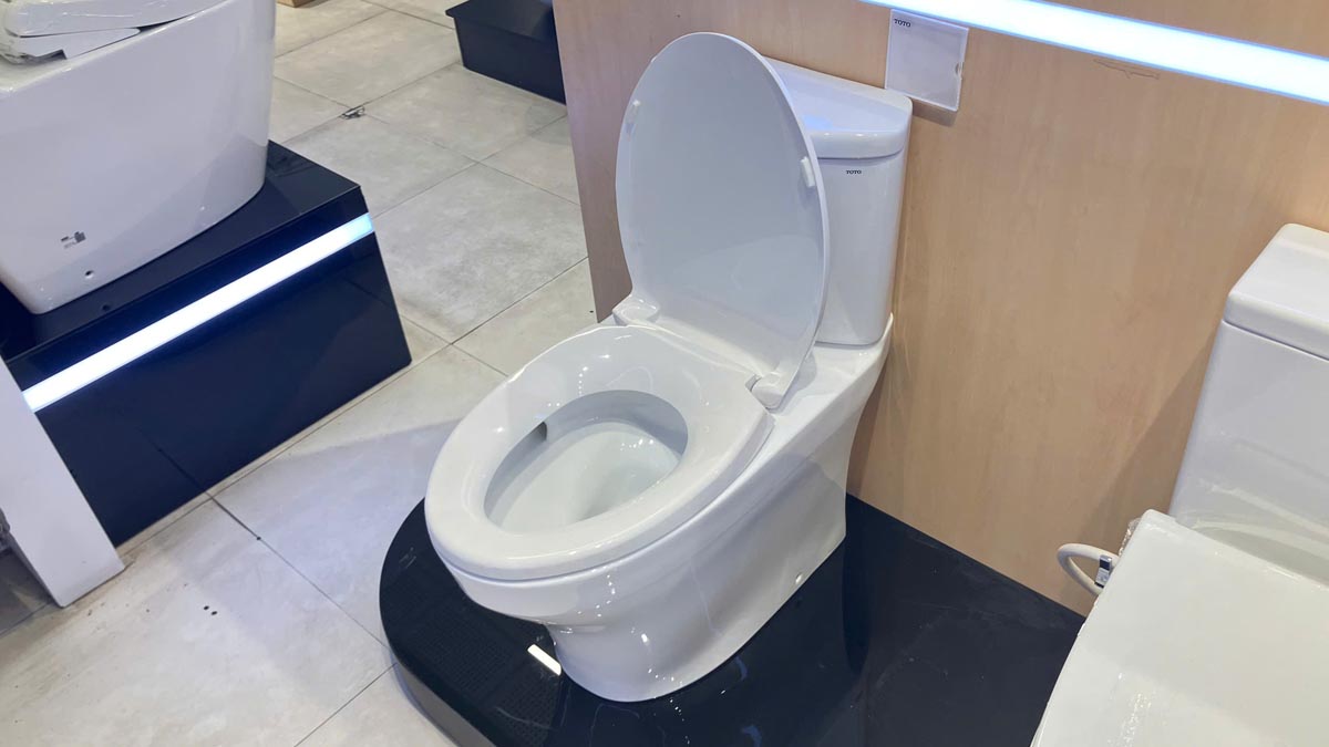 Bồn cầu 2 khối TOTO CS838DT2 nắp đóng êm TC393VS