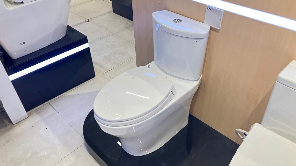 Bồn cầu 2 khối TOTO CS838DT2 nắp đóng êm TC393VS