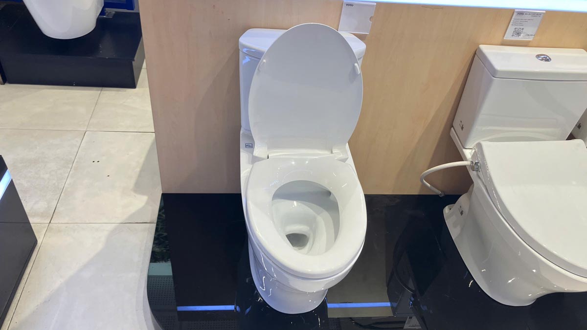 Bồn cầu 2 khối TOTO CS838DT2 nắp đóng êm TC393VS