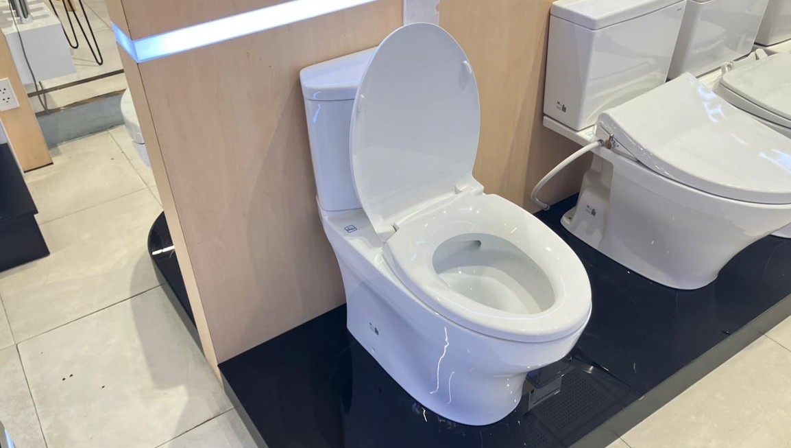 Bồn cầu 2 khối TOTO CS838DT2 nắp đóng êm TC393VS