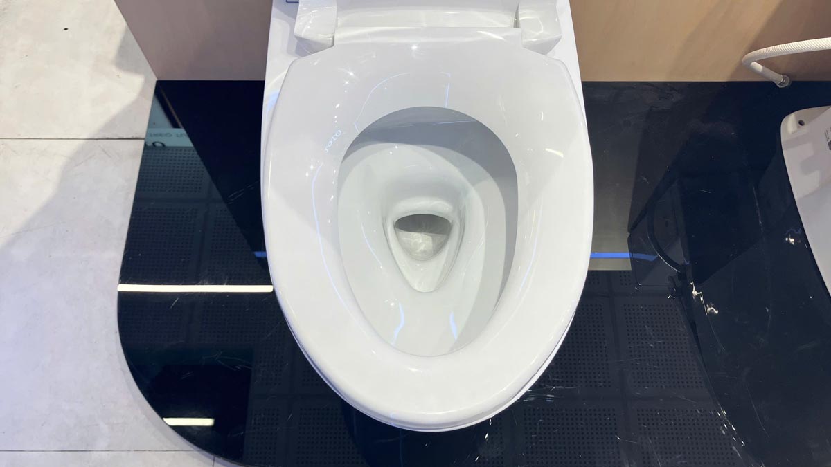 Bồn cầu 2 khối TOTO CS838DT2 nắp đóng êm TC393VS