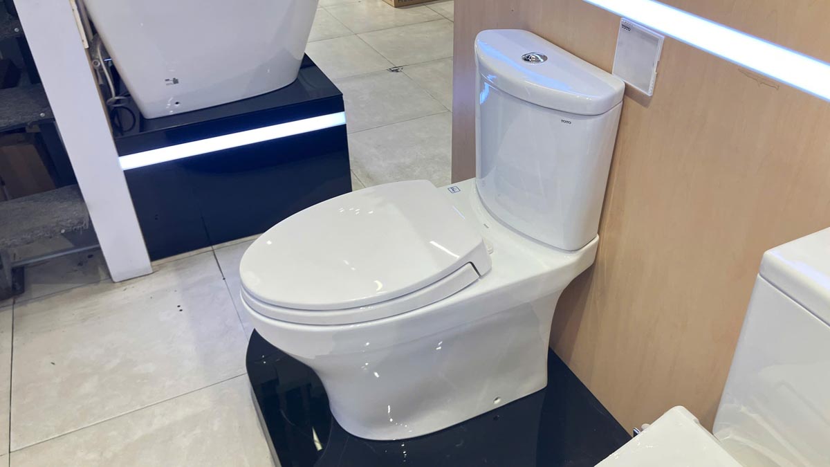 Bồn cầu 2 khối TOTO CS838DT2 nắp đóng êm TC393VS