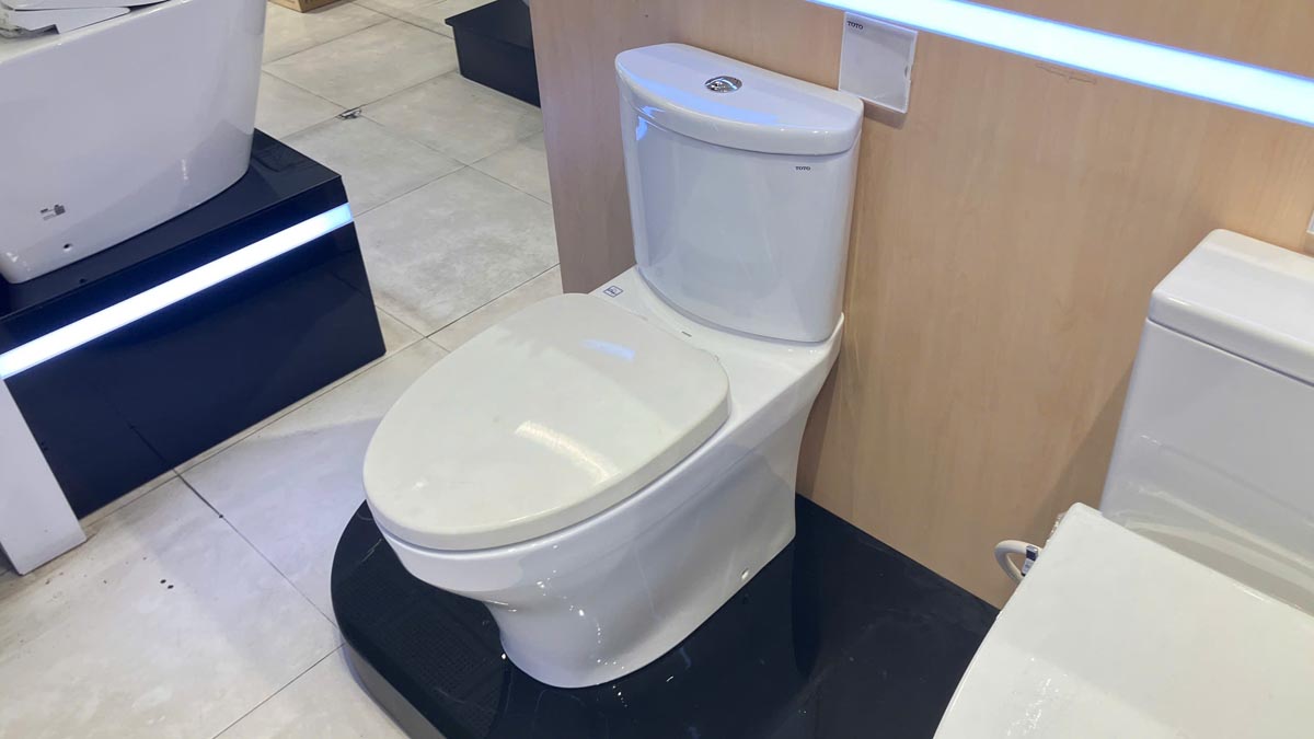 Bồn cầu 2 khối TOTO CS838DT3 nắp đóng êm TC385VS