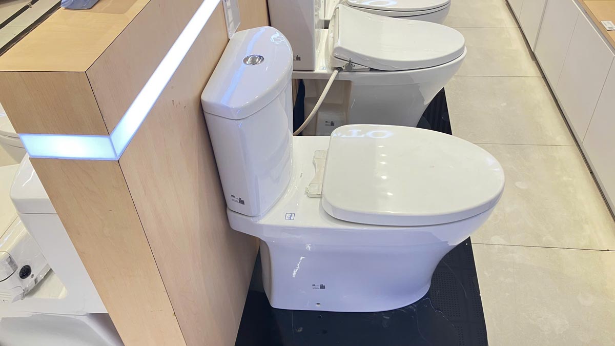 Bồn cầu 2 khối TOTO CS838DT3 nắp đóng êm TC385VS