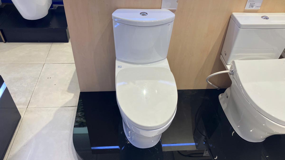 Bồn cầu 2 khối TOTO CS838DT3 nắp đóng êm TC385VS