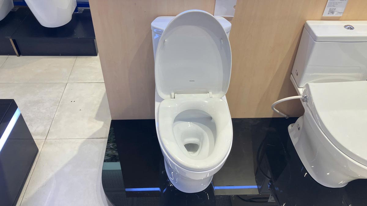 Bồn cầu 2 khối TOTO CS838DT3 nắp đóng êm TC385VS