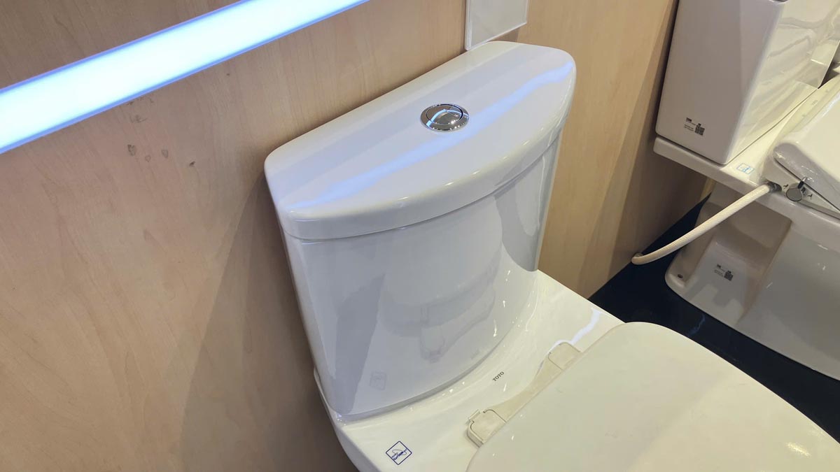 Bồn cầu 2 khối TOTO CS838DT3 nắp đóng êm TC385VS