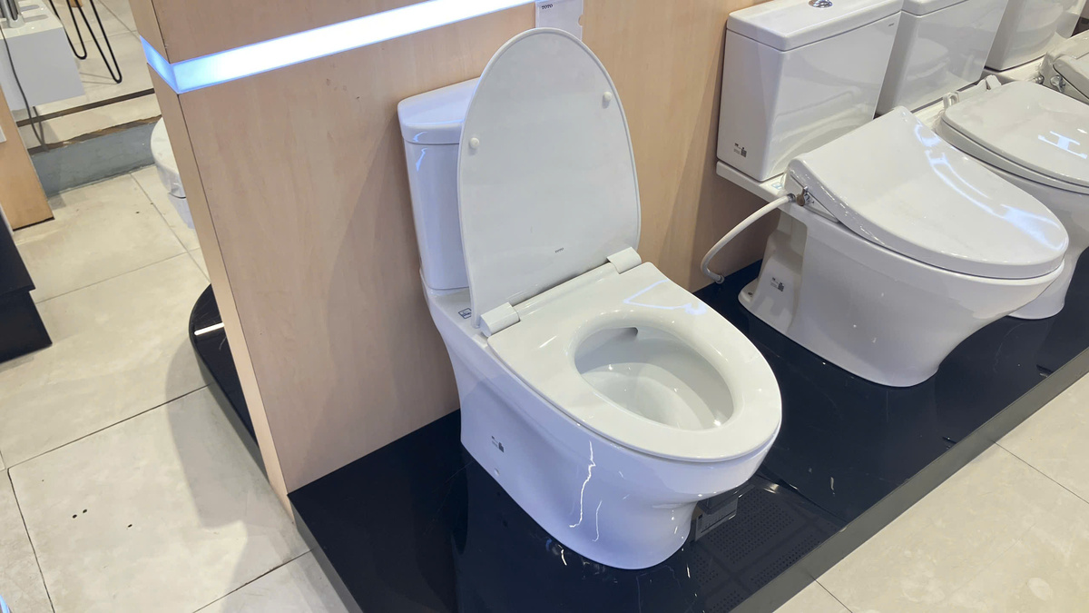 Bồn cầu 2 khối TOTO CS838DT8 nắp đóng êm TC600VS