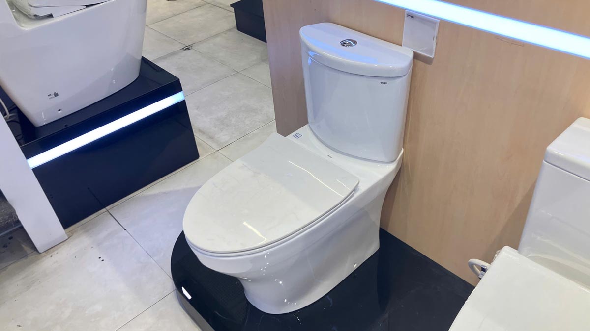 Bồn cầu 2 khối TOTO CS838DT8 nắp đóng êm TC600VS