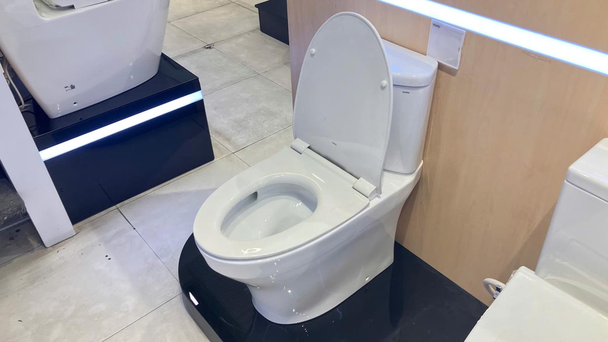 Bồn cầu 2 khối TOTO CS838DT8 nắp đóng êm TC600VS