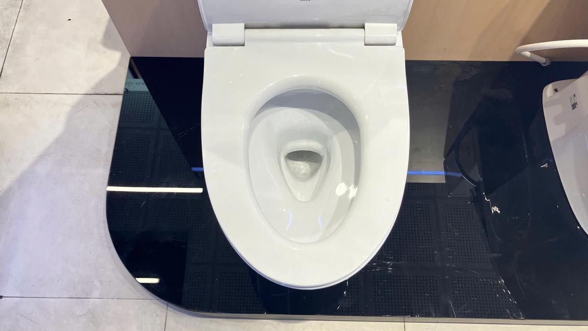 Bồn cầu 2 khối TOTO CS838DT8 nắp đóng êm TC600VS