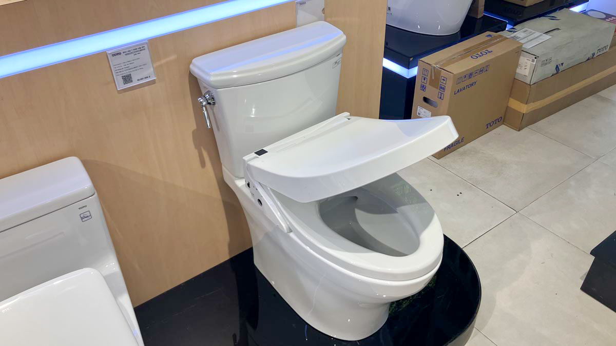 Bồn cầu TOTO CS986CGW15 2 khối nắp điện tử Washlet C5 TCF24460AAA giấu dây