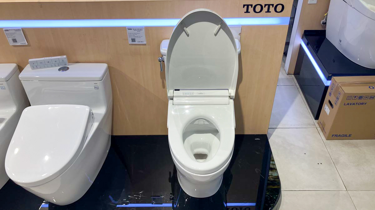 Bồn cầu TOTO CS986CGW15 2 khối nắp điện tử Washlet C5 TCF24460AAA giấu dây